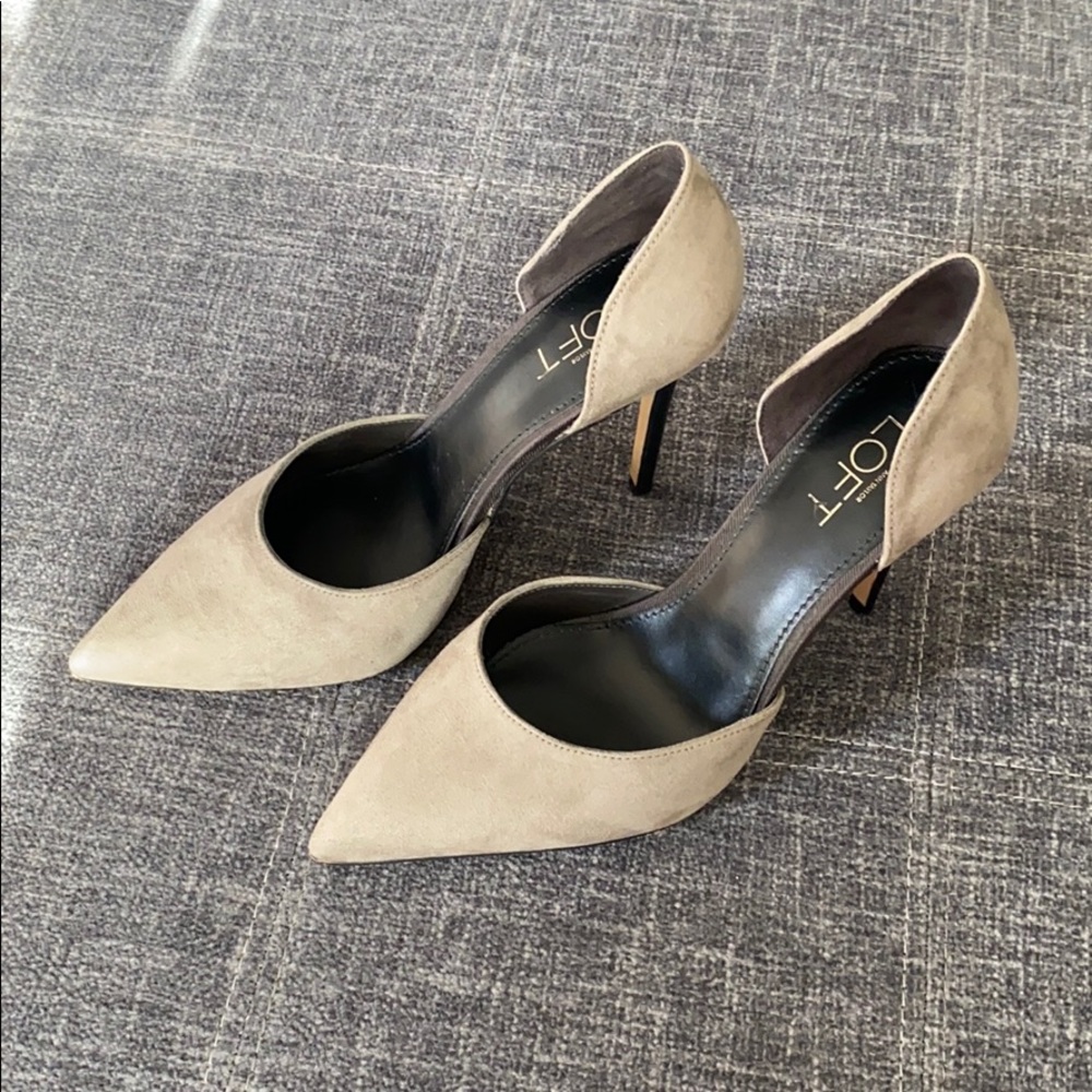 An Taylor LOFT tan suede heels